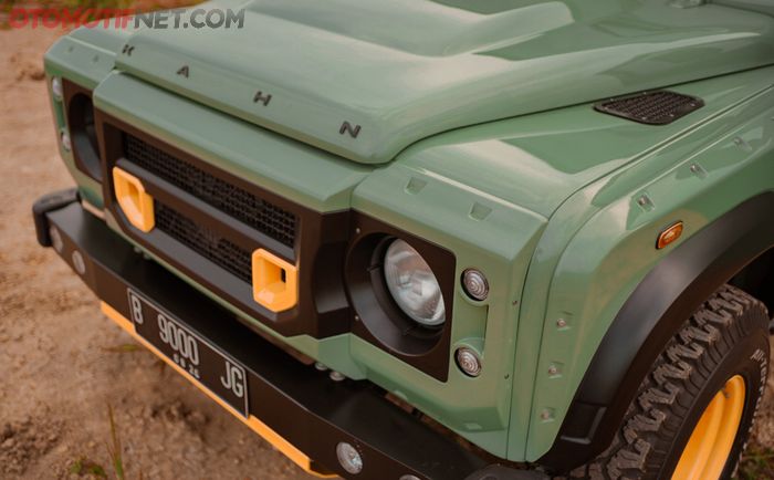 Grill sebagai ciri khas ubahan facelift dari Project Kahn di Land Rover Defender