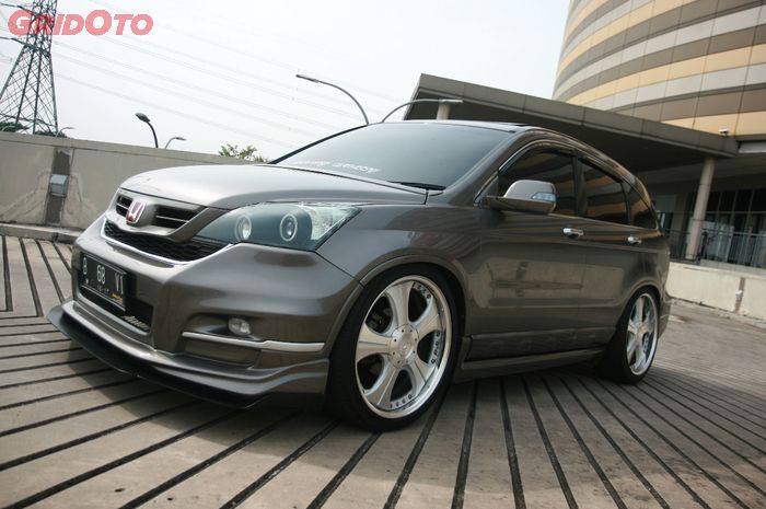 Honda CR-V Gen 3 Ditempeli Body Kit Modulo, Sunroof Webasto, Pelek Gambot