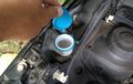 Air Wiper Mobil Bekas Haram Dicampur Air Sabun, Ini Akibatnya!