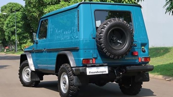 Mercedes-Benz G-Class 290GD Tahun 1997 belakang