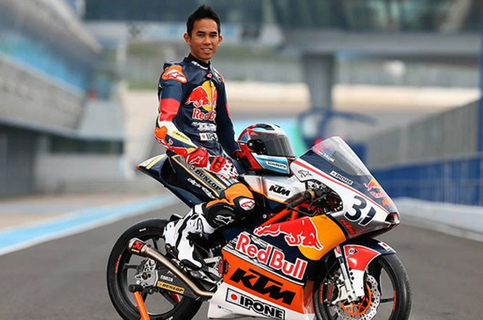 Gerry Salim dengan motor KTM di event Red Bull MotoGP Rookies Cup 2018