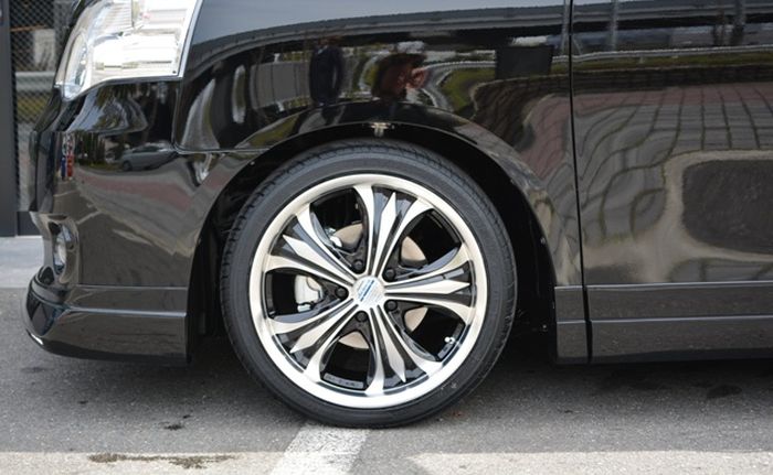 Toyota Nav1 pasang pelek Juno Jabu ukuran 18 inci 