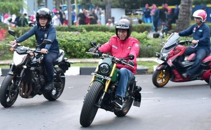Presiden Jokowi riding dengan headlamp mati