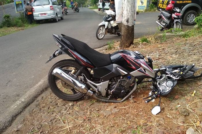 Honda Tiger langsung sujud disebabkan sambungan peninggi setang dan sok depan patah