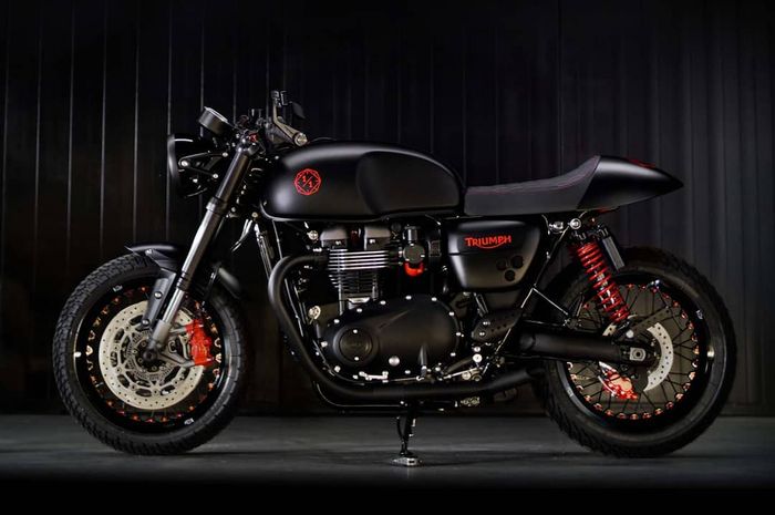 Triumph Thruxton RS cafe racer bernuansa agresif