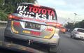 Toyota Fortuner Penuh Stiker Komplain, Pemilik Belum Bisa Dihubungi