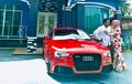 Inspiratif! Audi A3 Jadi Hadiah untuk Suami, Modal Kerja Keras Jualan Ayam di Pasar