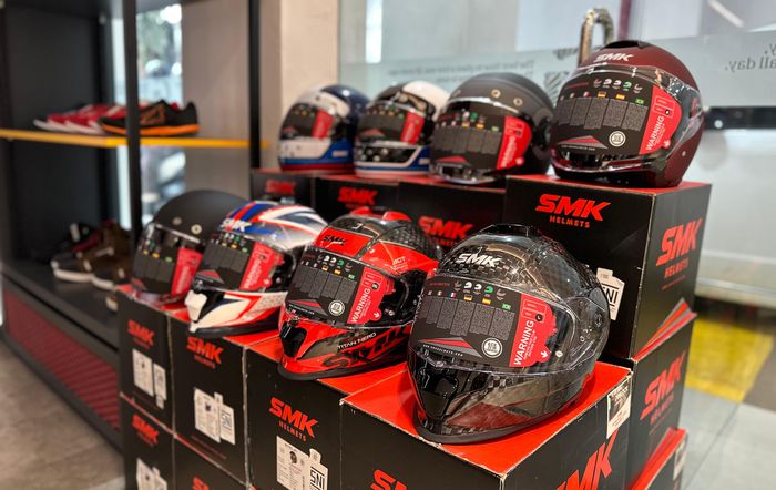 Pilihan SMK Helmet ada juga yang classic hingga carbon fiber
