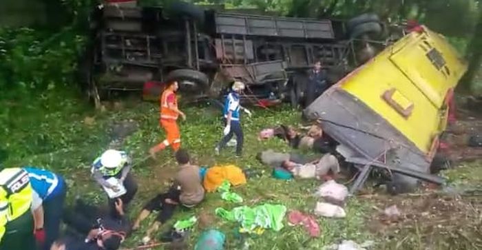 Laka tunggal yang melibatkan Bus Bima Suci terjadi di ruas jalan Tol Cipularang