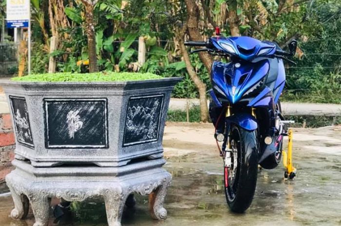 Batok kepalanya diganti punya Yamaha Luvias yang aslinya adalah motor matik