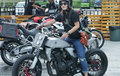 Alasan Lady Biker Cantik Ini Pilih Motor Custom, Sensasinya Bikin Nagih