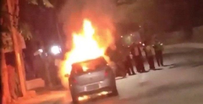 Detik-detik Toyota Yaris terbakar di Cengkareng, Jakarta Barat