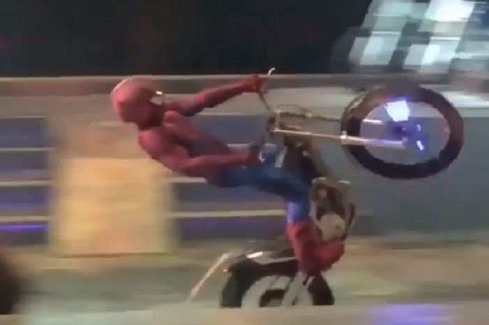 Spiderman jadi ahli freestyle