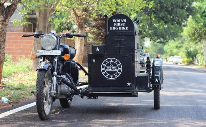 Kalau yang ini malah jualan barbeque