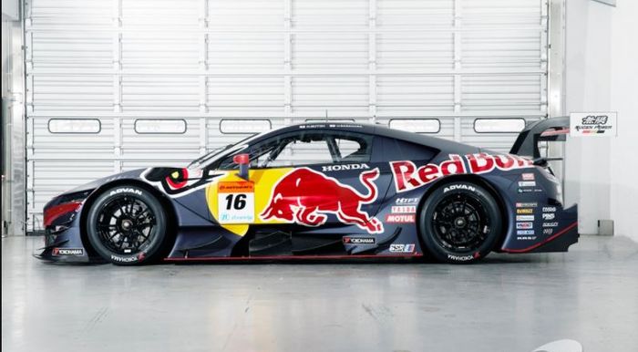 Tampilan samping Honda NSX-GT tim Red Bull Mugen