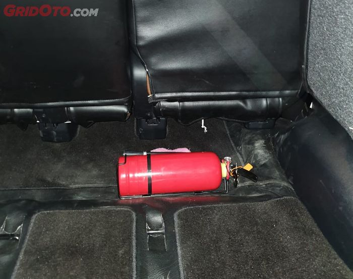 Menempatkan Alat Pemadam Api Ringan (APAR) di Mobil