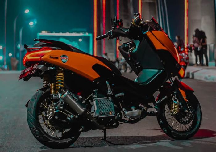 Tampang buritan Yamaha NMAX kece dengan stoplamp dan besi behel custom plus bodi terondol