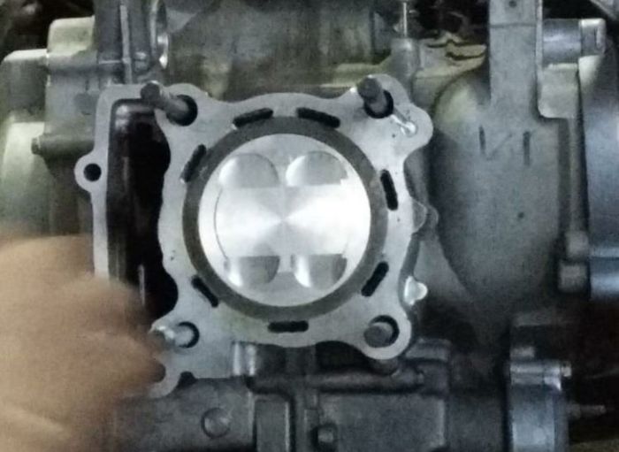 Blok silinder standar dicustom dengan kruk as XMAX 300, piston LHK ukuran 75 mm  