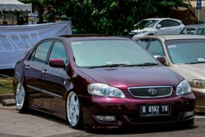 Toyota Corolla Altis Pakai Kelir Ungu Metalik Dan Ceper Gridoto Com