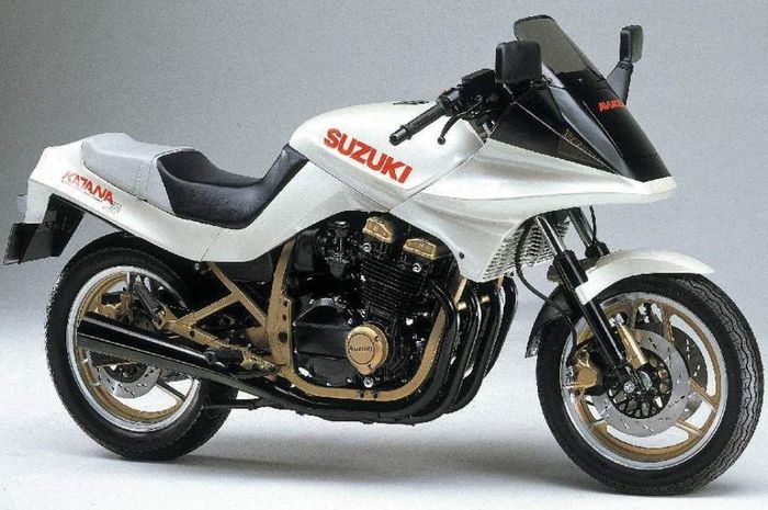 Tampilan standard Suzuki GSX750S3 1984 yang punya fairing unik, dilansir oleh www.motorcyclespecs.co