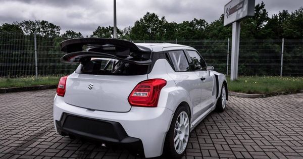 Suzuki Swift Terbaru Turun Rally Gaya Tak Standar Buka Kap Mesin Sosok Mitsubishi Evo X Muncul Gridoto Com