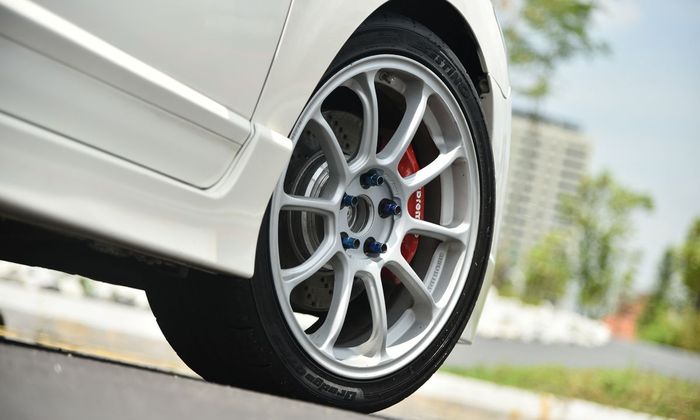 Honda Civic FD2 pakai pelek Volk Racing ZE40 ukuran 18 