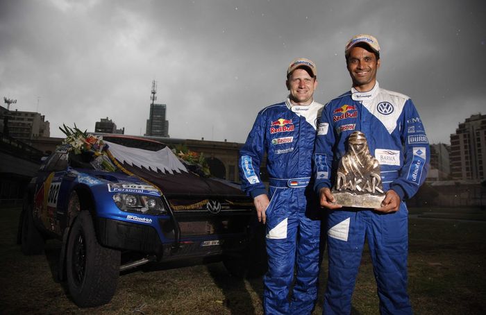 Nasser Al-Attiyah meraih gelar pertamanya di Reli Dakar 2011 bersama Volkswagen