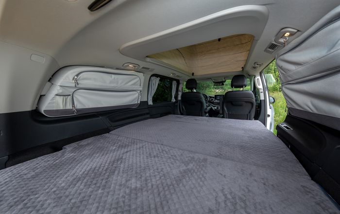 Tampilan kabin Mercedes-Benz V-Class hasil garapan Vansport