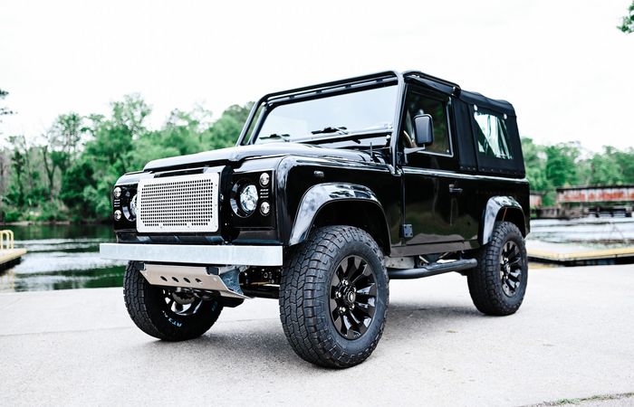 Restomod Land Rover Defender hasil kreasi Osprey Custom Cars