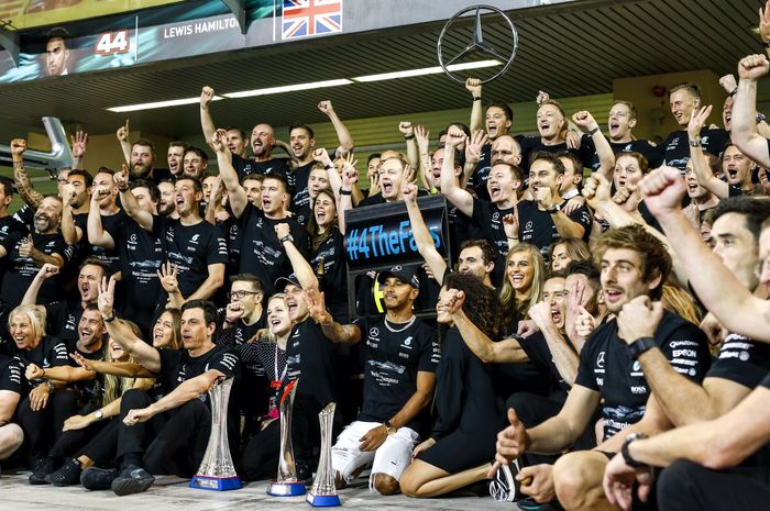 Sukses komplet tim Mercedesa, Valtteri Bottas juara GP Abu Dhabi. melengkapi titel juara dunia pembalap dan kontstruktor