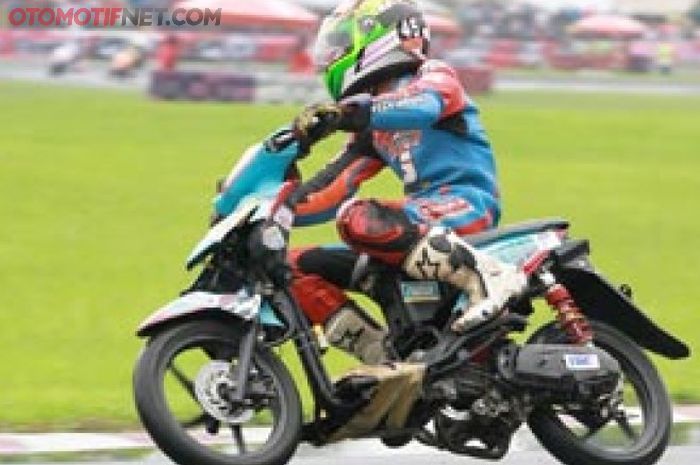 Gambar Motor Road Race Beat Injeksi - impremedia.net