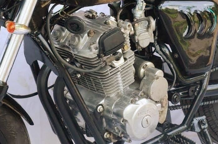 Ilustrasi mesin Honda Tiger yang dimodif jadi 2 silinder