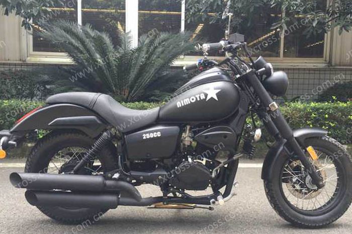 Hampir-Davidson bikinan Cina namanya XCR 250R.