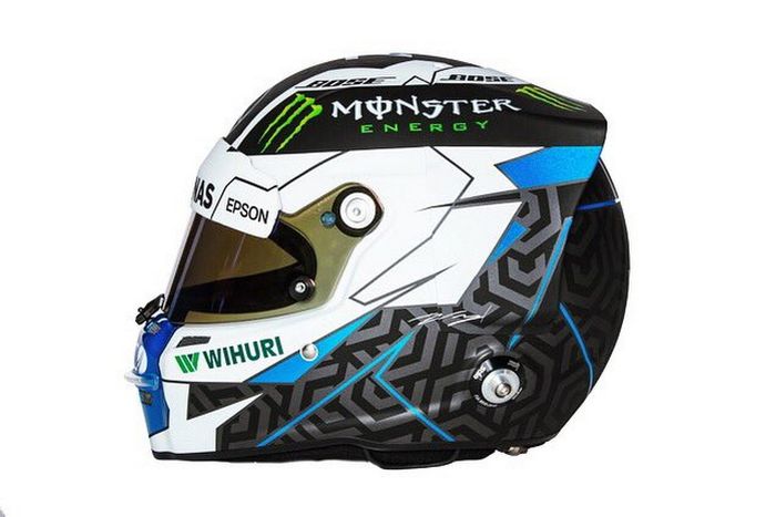 Desain samping kiri dan kanan helm milik Valtteri Bottas ini berbeda