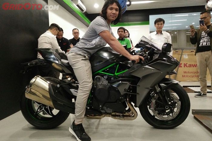 Ini pemilik satu-satunya Kawasaki Ninja H2 Carbon di Indonesia