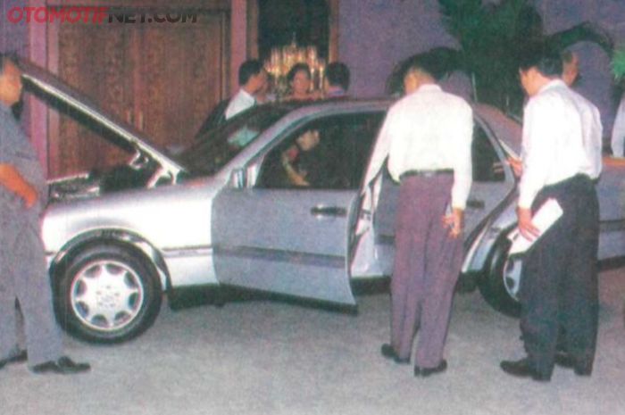 Mercedes-Benz C180 di pameran mobil Jerman, German Car Show di Jakarta Agustus 1993. Saat itu diperkirakan akan dirilis CKD dengan harga Rp 140 juta
