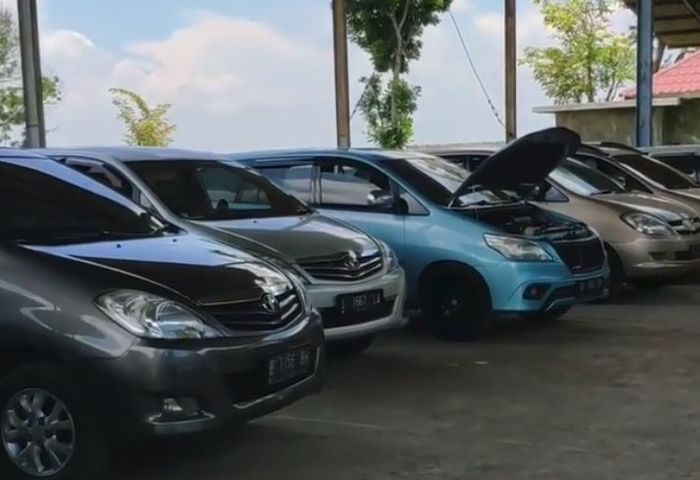 Belasan Toyota Kijang Innova berkumpul melakukan Remap UCU sama-sama di lokasi umum