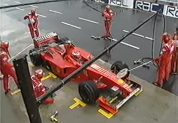 Michael Schumacher menjalani penalti stop and go, begitu selesai, ia melesat dan dinyatakan sebagai pemenang GP F1 Inggris 1998