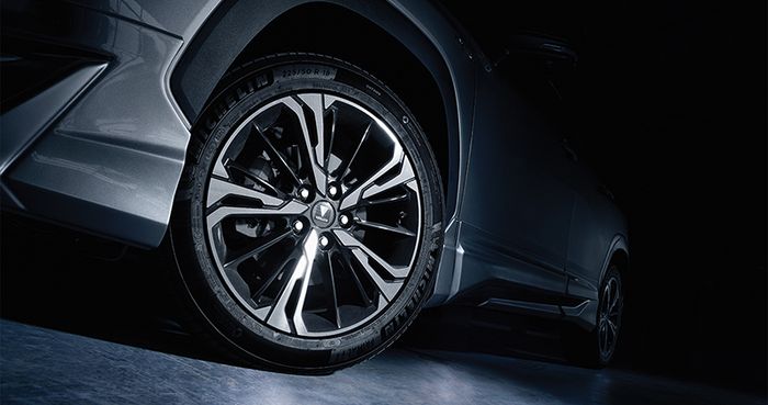 Toyota Corolla Cross Modellista dapat pelek khusus ukuran 18 inci