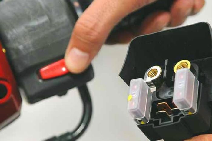 Electric starter macet bisa disebabkan karena kotoran