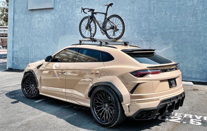 Lamborghini Urus berkelir coklat muda siap angkut sepeda