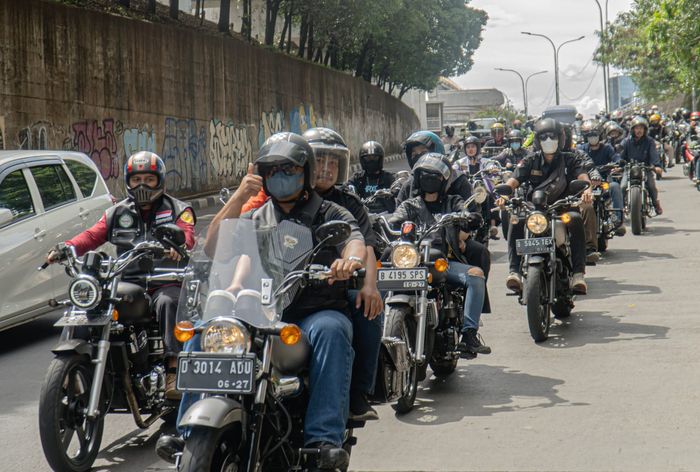 Motor-motor dari komunitas Benelli Owner Indonesia (BOI) saat riding di Jakarta