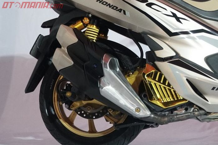 Knalpot Honda CBR250RR terlihat cocok dengan bodi PCX