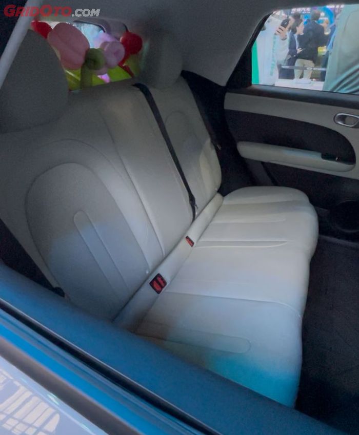 Akomodasi lega di bangku belakang