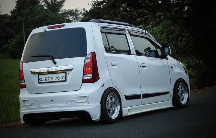 Tampilan belakang modifikasi Suzuki Wagon R pakai body kit custom