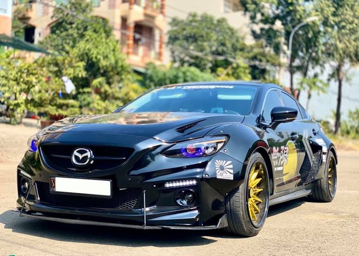 Tampilan depan modifikasi Mazda6 dengan proporsi tampang sangar