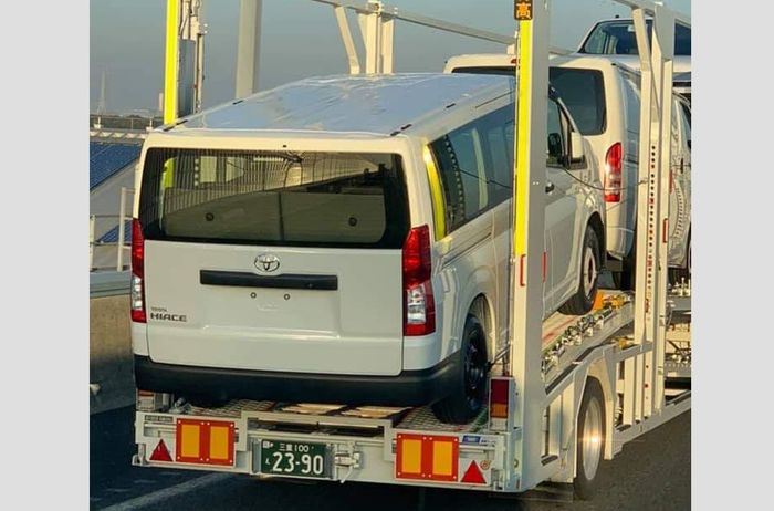 Buritan Toyota Hiace baru