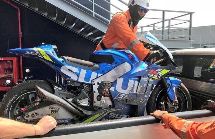 Motor MotoGP Alex Rins yang rusak setelah terjatuh