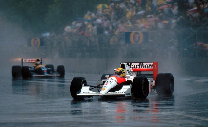 Ayrton Senna (McLaren) dan Nigel Mansell (Williams) saling kejar pada kondisi trek basah di GP Australia 1991