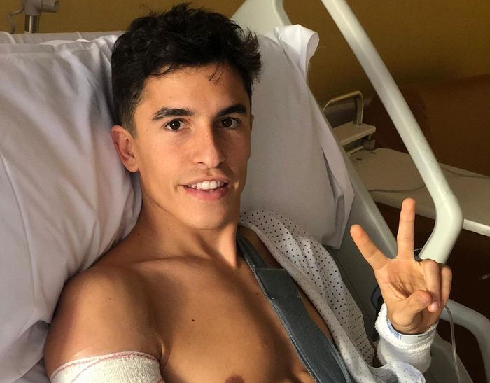 Marc Marquez usai menjalani operasi ketiga di Madrid, Spanyol